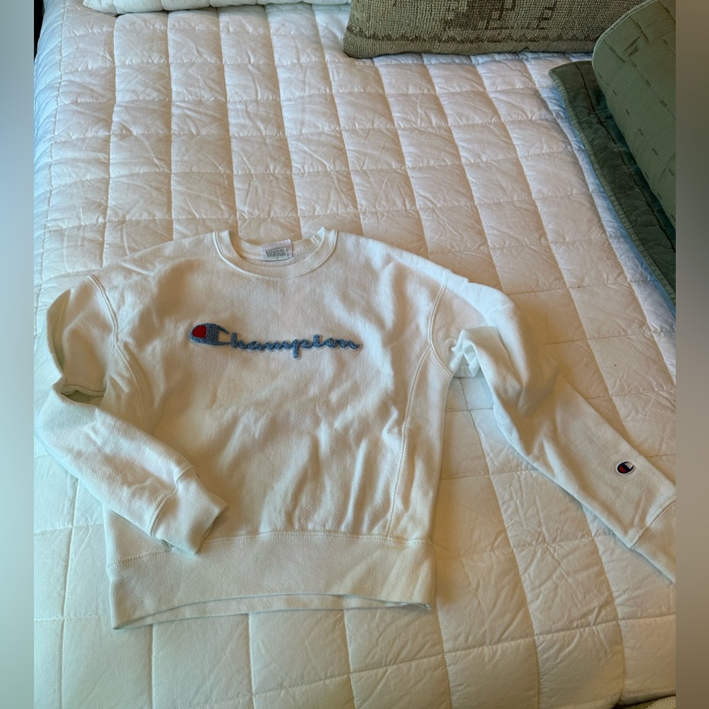 White champion sweatshirt